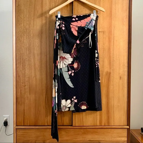 24hr SALE 🔴Farm Rio Wrap Skirt and top set!"Flor de Festa"